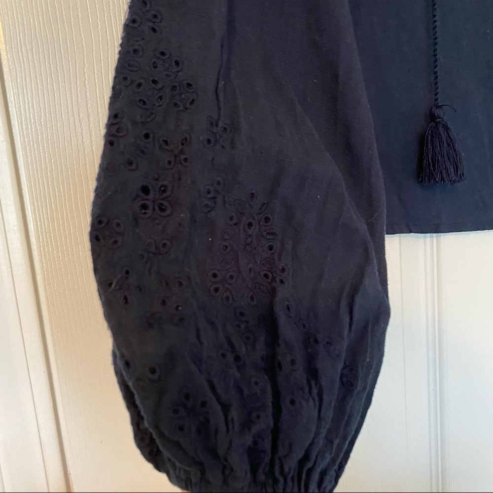 Abercrombie& Fitch Women Cutwork Peasant Top - Picture 4 of 8